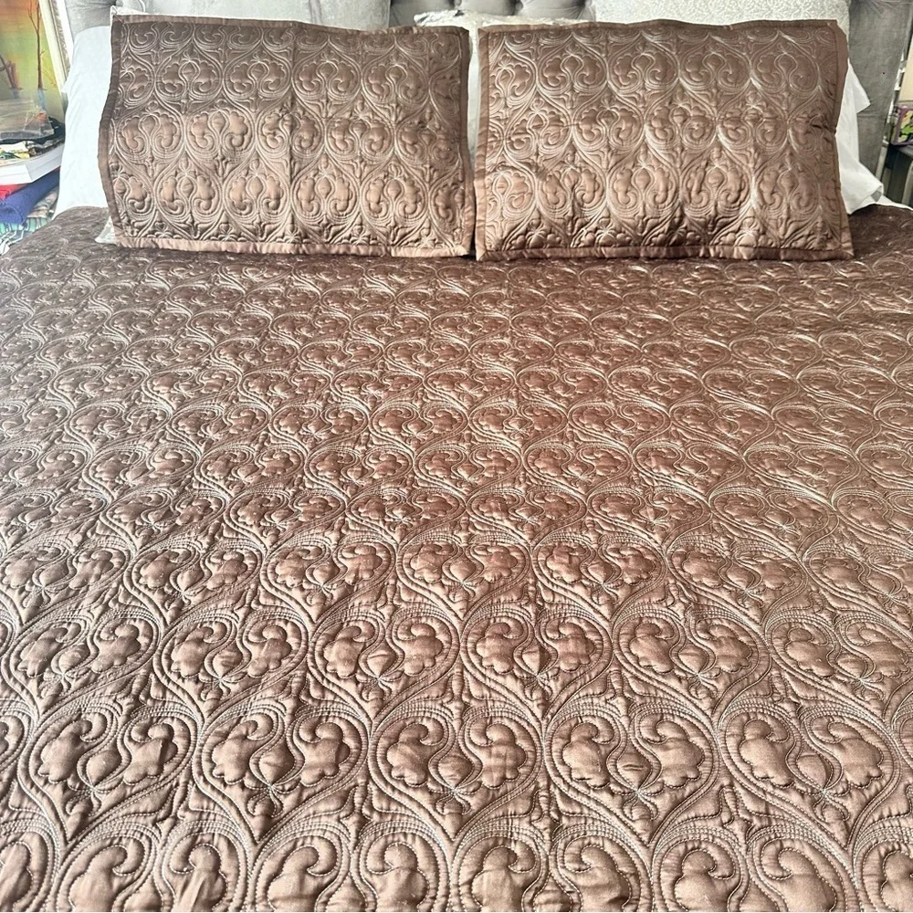Such Home Collection Brown and Blue Quilted Bedding Set
